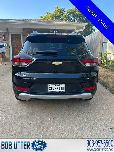 Used 2021 Chevrolet TrailBlazer LT w/ Convenience Package FWD image 3