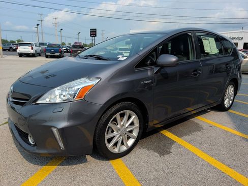 Used 2014 Toyota Prius V Five FWD image 3