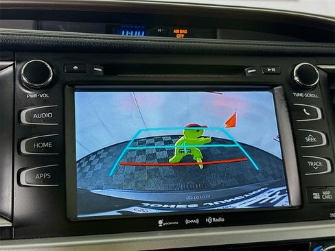 Used 2018 Toyota Highlander XLE image 6