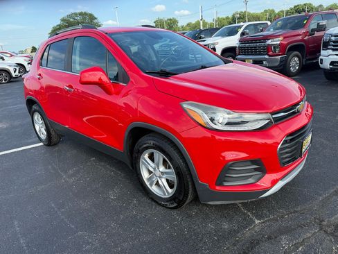 Used 2017 Chevrolet Trax LT w/ LT Convenience Package FWD image 7