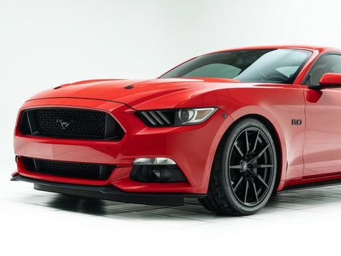 Used 2017 Ford Mustang GT RWD image 10