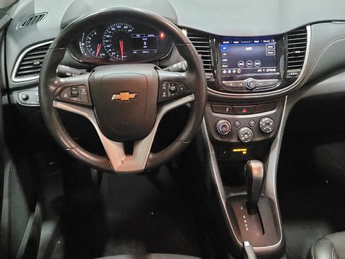 Used 2020 Chevrolet Trax LT w/ LT Convenience Package image 22