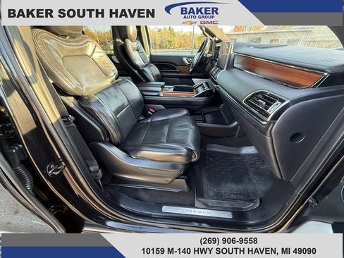 Used 2020 Lincoln Navigator Reserve image 9