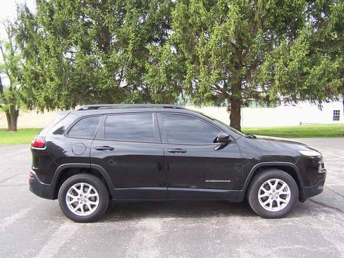 Used 2015 Jeep Cherokee Sport w/ Sport Appearance Group image 1
