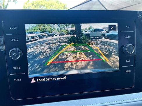 Used 2025 Volkswagen Taos SE w/ Black Wheel Package image 27