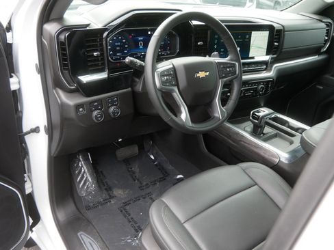 Used 2025 Chevrolet Silverado 1500 LTZ w/ LTZ Convenience Package II AWD/4WD image 20