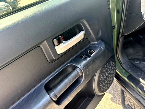 Used 2013 Toyota FJ Cruiser 2WD image 13