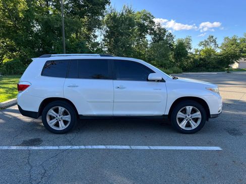 Used 2012 Toyota Highlander Limited w/ Tow Pkg AWD/4WD image 4
