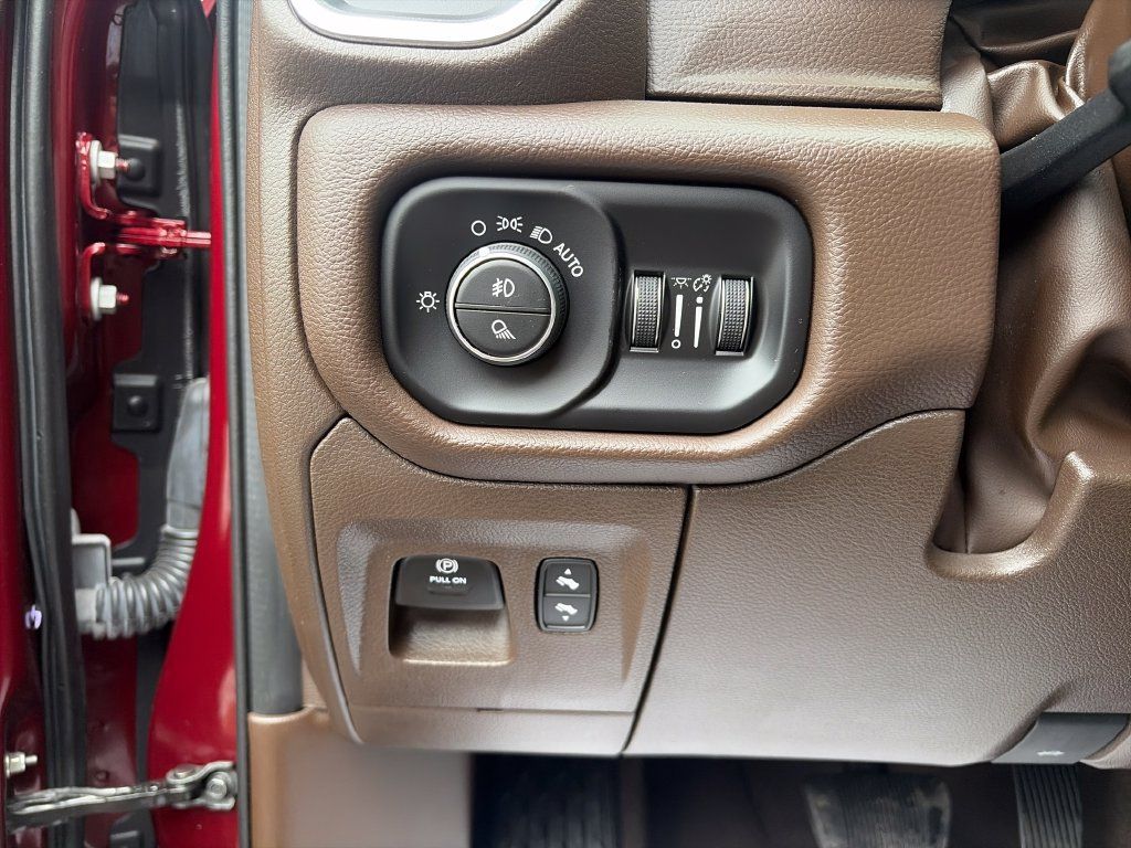 Used 2025 RAM 1500 Laramie AWD/4WD image 30