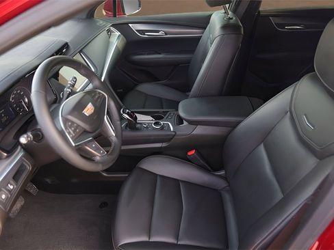 Certified 2024 Cadillac XT5 Luxury image 9