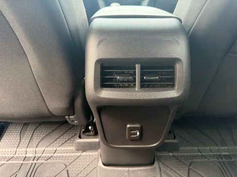 Used 2023 Chevrolet Equinox LT image 11