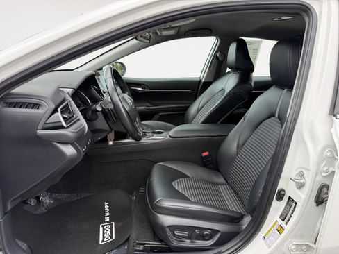 Used 2023 Toyota Camry SE image 10