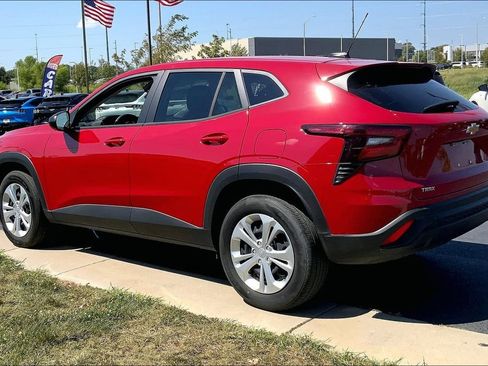 Used 2026 Chevrolet Trax LS FWD image 2