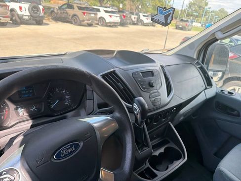 Used 2016 Ford Transit 250 130 Low Roof RWD image 4