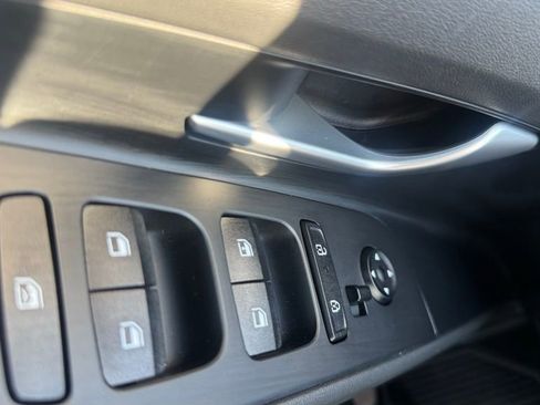 Certified 2025 Hyundai Elantra SE FWD image 16