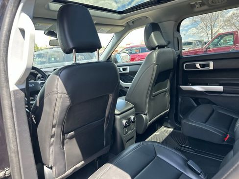 Used 2022 Ford Explorer XLT w/ Equipment Group 202A AWD/4WD image 19