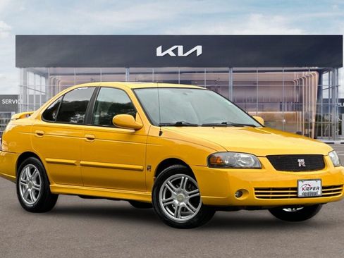 Used 2006 Nissan Sentra SE-R w/ (J01) Sunroof Pkg FWD image 2