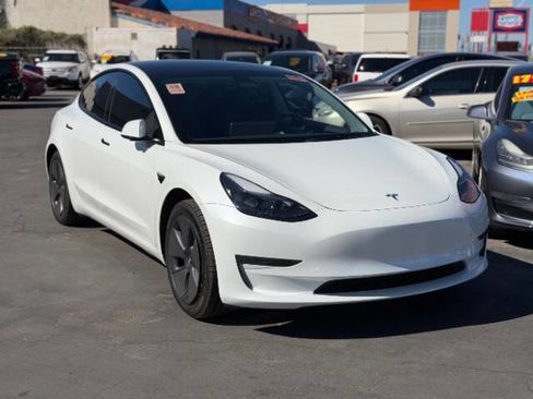 Used 2023 Tesla Model 3 Standard Range image 1