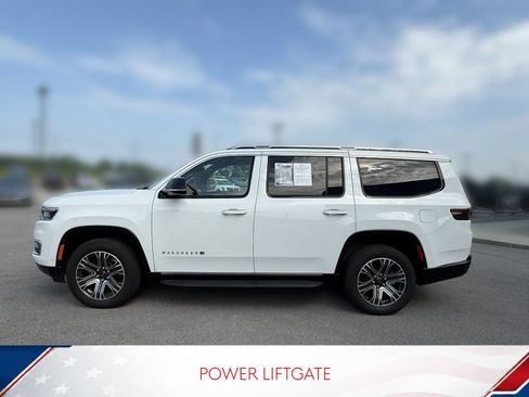 Used 2025 Jeep Wagoneer 4WD image 8