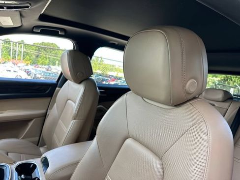 Used 2019 Porsche Cayenne AWD/4WD image 13