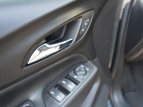 Used 2020 Chevrolet Equinox LT AWD/4WD image 11