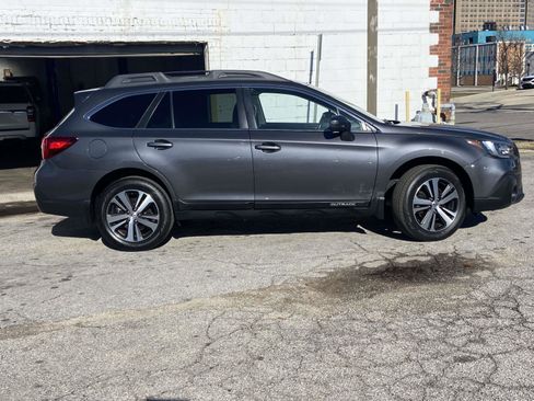 Used 2018 Subaru Outback 2.5i Limited image 24