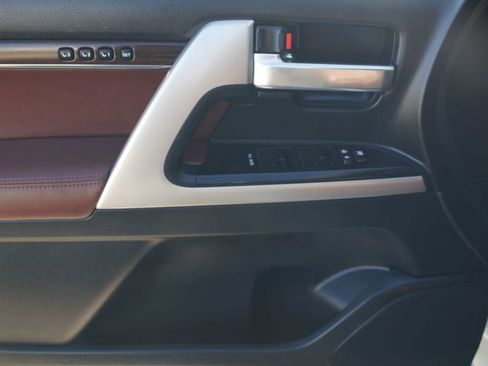 Used 2021 Toyota Land Cruiser image 30