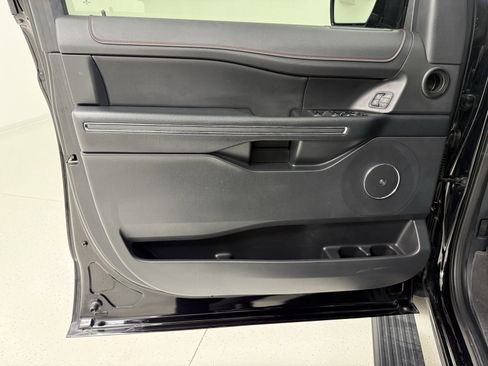 Used 2023 Ford Expedition Limited image 12