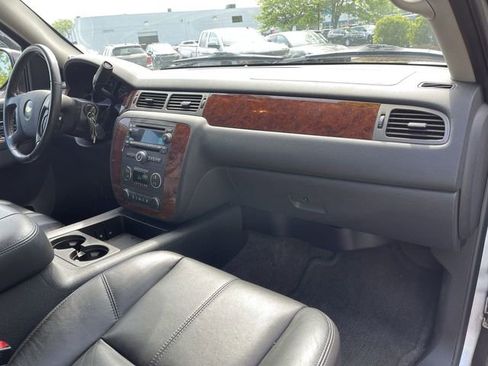Used 2010 Chevrolet Suburban LT image 33