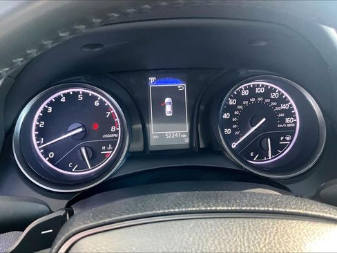 Used 2024 Toyota Camry SE image 25