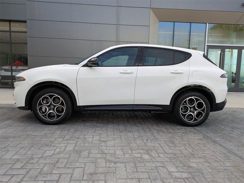 Used 2025 Alfa Romeo Tonale w/ Premium Package image 7