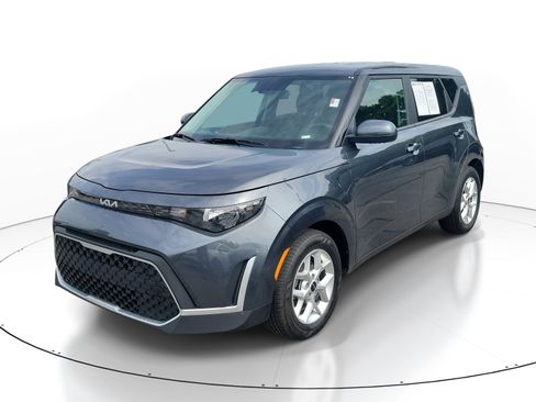 Used 2024 Kia Soul LX w/ Option Group 015 FWD image 3