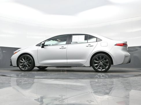 Used 2024 Toyota Corolla SE w/ SE Convenience Package image 28