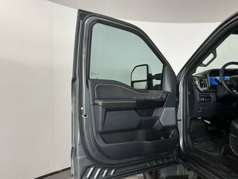 Used 2024 Ford F350 Platinum w/ Tremor Off-Road Package AWD/4WD image 17