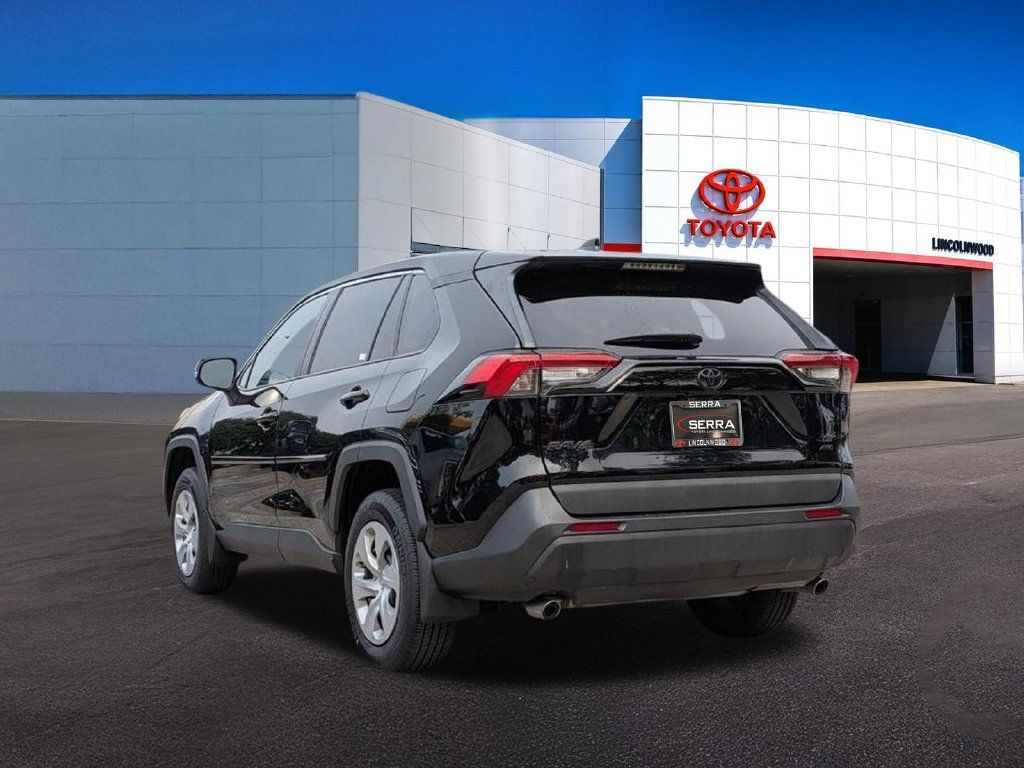 Used 2022 Toyota RAV4 LE AWD/4WD image 10