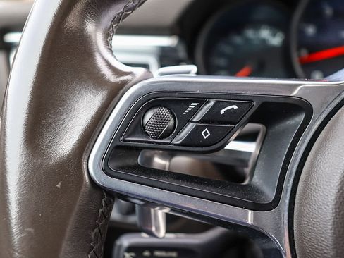 Used 2018 Porsche Macan image 23