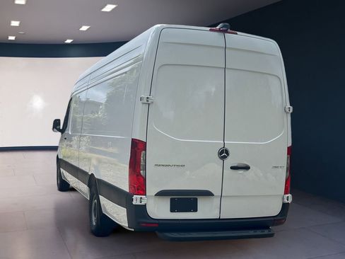 Used 2025 Mercedes-Benz Sprinter 2500 image 3