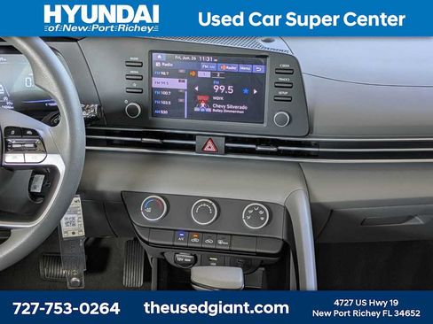 Used 2024 Hyundai Elantra SE FWD image 18
