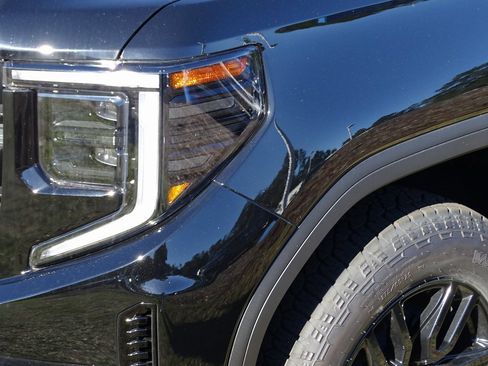 Used 2025 GMC Sierra 1500 Pro w/ Graphite Edition image 26