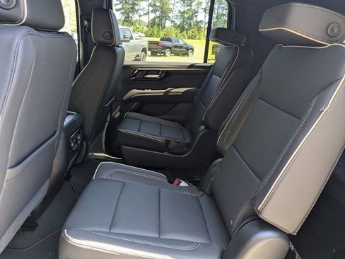 New 2025 Chevrolet Suburban Premier image 15