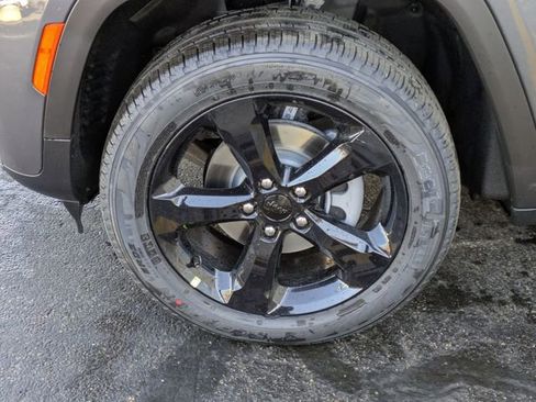 New 2026 Jeep Grand Cherokee Limited w/ Limited Altitude Package AWD/4WD image 30