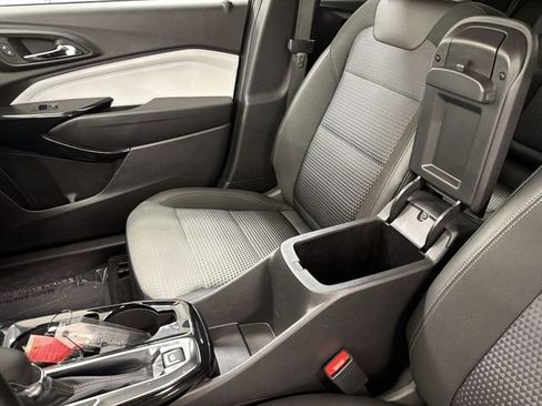 Used 2025 Chevrolet Trax LT w/ LT Convenience Package image 21