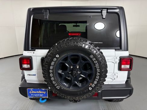 Used 2023 Jeep Wrangler Unlimited w/ Cold Weather Group AWD/4WD image 7