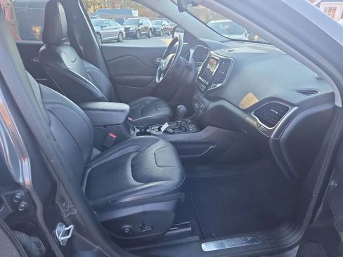 Used 2019 Jeep Cherokee Limited image 8