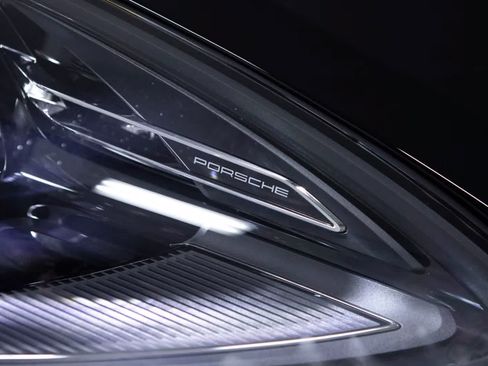 Certified 2026 Porsche Macan AWD/4WD image 16