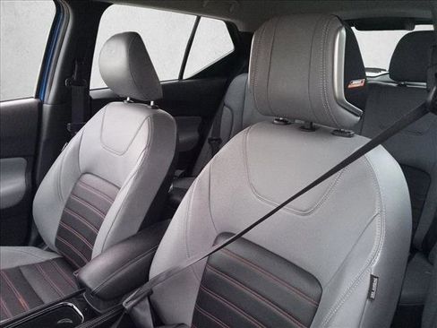 Used 2023 Nissan Kicks SR w/ SR Premium Package FWD image 13