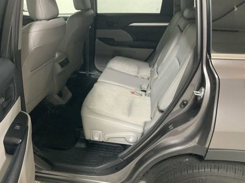 Used 2018 Toyota Highlander Plus image 17