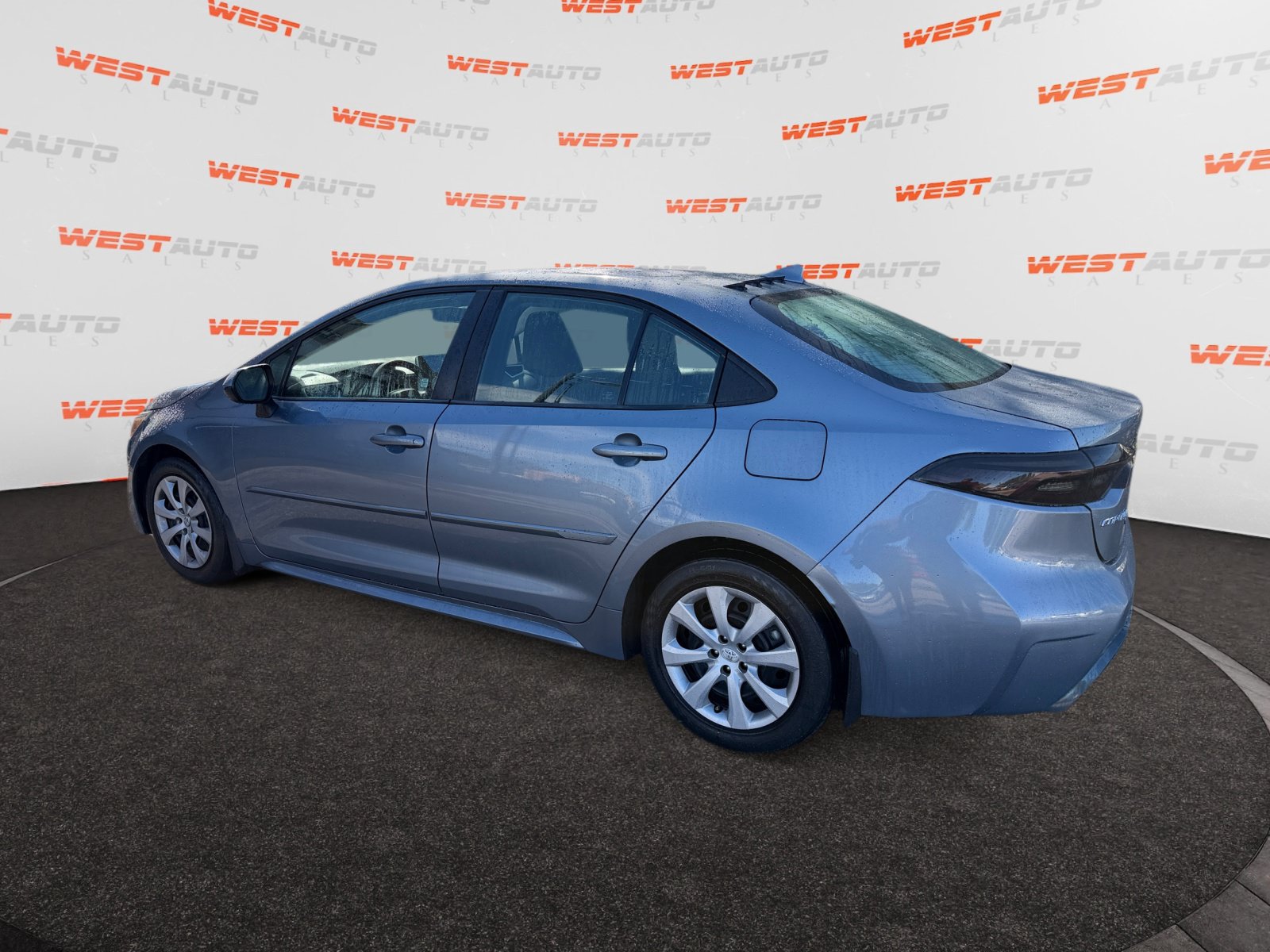 Used 2020 Toyota Corolla LE FWD image 3
