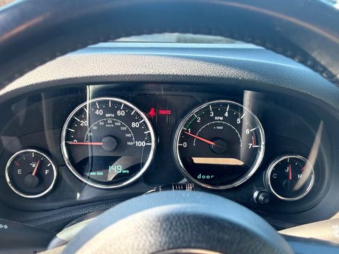 Used 2016 Jeep Wrangler Unlimited Sahara image 30