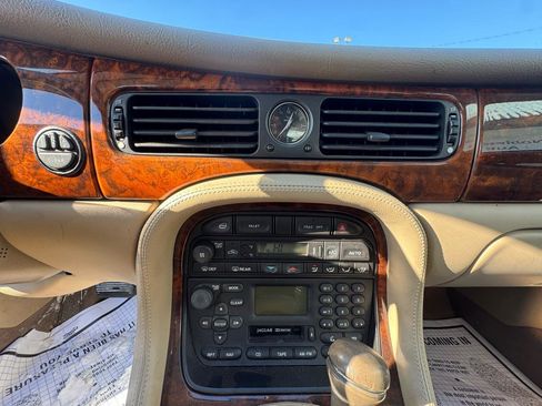 Used 2003 Jaguar XJ8 image 15